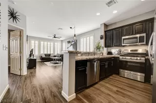 Photo #5: 2477527 Listing 