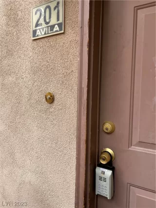 Photo #1: 2477537 Listing 