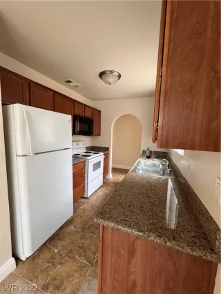 Photo #2: 2477537 Listing 