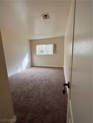 Photo #5: 2477537 Listing 