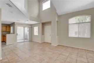 Photo #4: 2477555 Listing