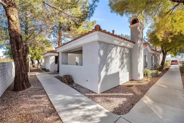 MLS: 2477565 Condo For Sale