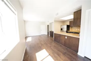 Photo #5: 2477567 Listing 