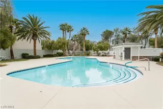 Photo #2: 2477590 Listing