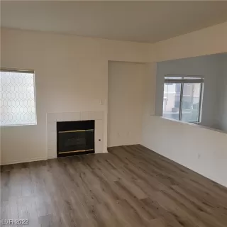 Photo #3: 2477702 Listing 