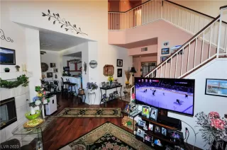 Photo #5: 2477711 Listing