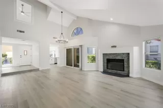 Photo #2: 2477740 Listing