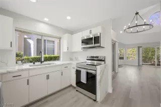 Photo #3: 2477740 Listing