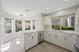 Photo #4: 2477740 Listing