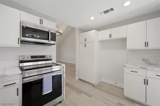 Photo #5: 2477740 Listing