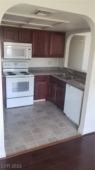 Photo #5: 2477778 Listing 