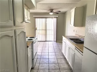 Photo #6: 2477802 Listing