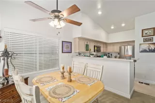 Photo #5: 2477815 Listing