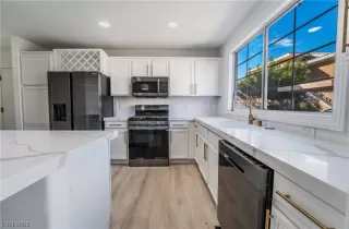 Photo #6: 2477860 Listing 