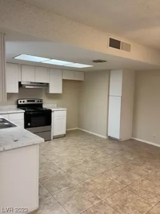 Photo #3: 2477885 Listing