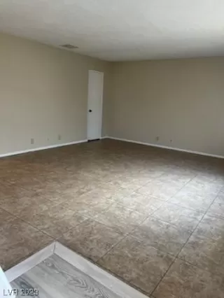 Photo #6: 2477885 Listing