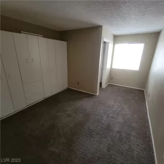 Photo #5: 2477892 Listing 