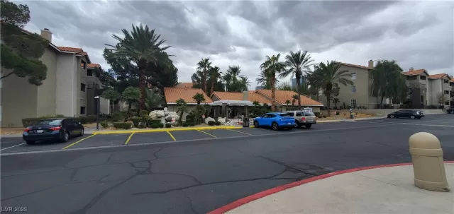 MLS: 2477937 Condo For Sale