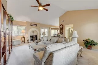 Photo #2: 2477938 Listing