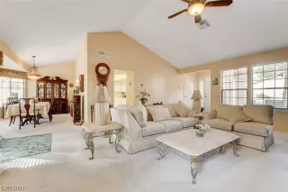 Photo #3: 2477938 Listing