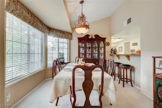 Photo #4: 2477938 Listing