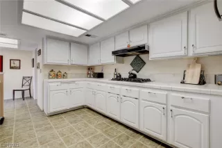 Photo #5: 2477938 Listing