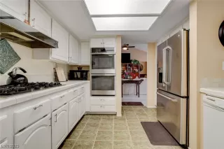 Photo #6: 2477938 Listing