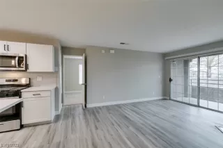 Photo #3: 2477970 Listing