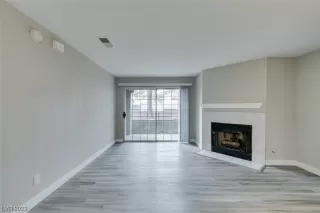 Photo #5: 2477970 Listing