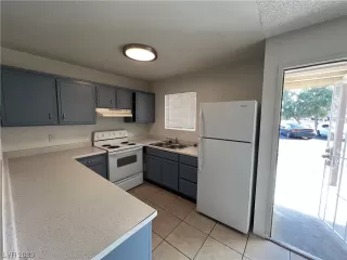 Photo #3: 2477986 Listing 