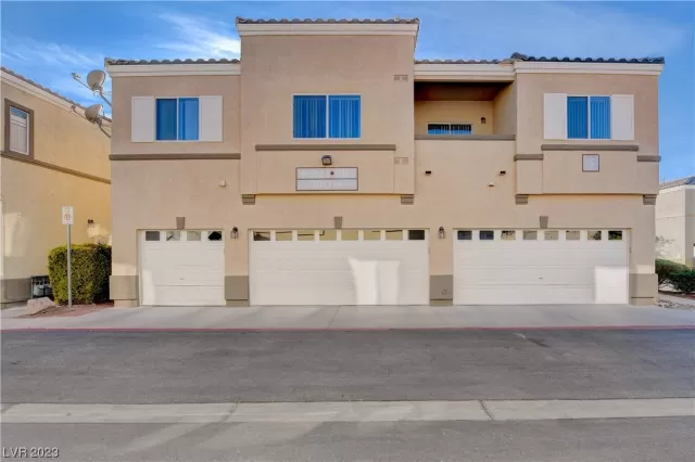 MLS: 2478025 Condo For Sale