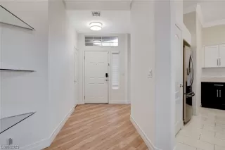 Photo #4: 2478033 Listing