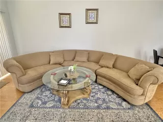 Photo #5: 2478049 Listing 