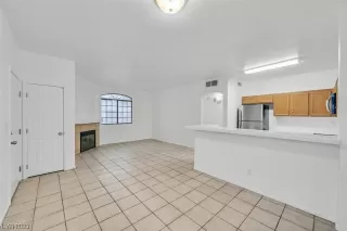 Photo #5: 2478050 Listing