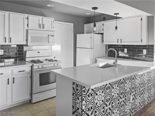 Photo #2: 2478058 Listing 