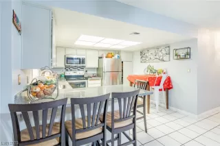 Photo #5: 2478093 Listing 