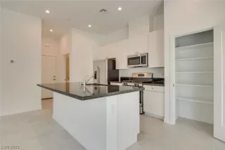 Photo #3: 2478095 Listing