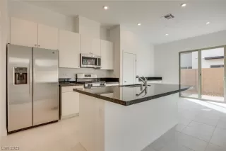 Photo #4: 2478095 Listing