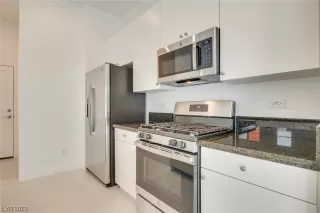 Photo #5: 2478095 Listing