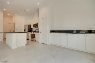 Photo #6: 2478095 Listing