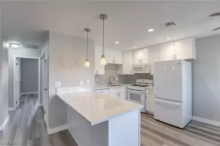 Photo #6: 2478116 Listing 