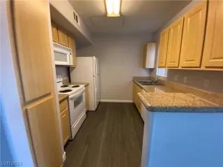 Photo #4: 2478119 Listing