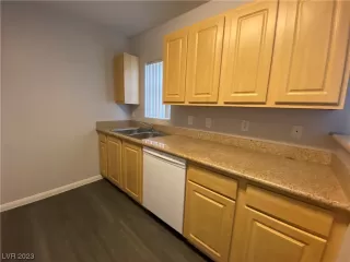 Photo #5: 2478119 Listing