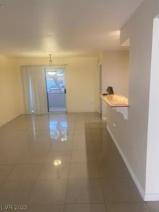 Photo #5: 2478145 Listing 