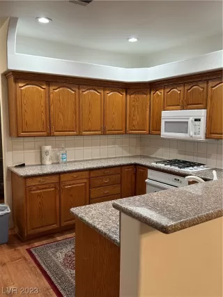 Photo #3: 2478207 Listing 