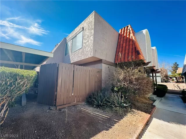 MLS: 2478219 Condo For Sale