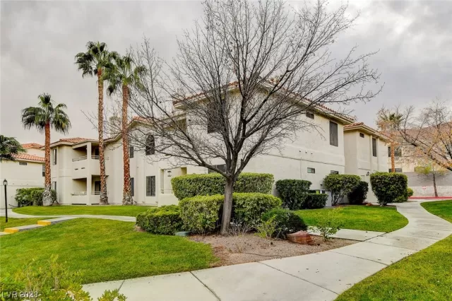 MLS: 2478221 Condo For Sale