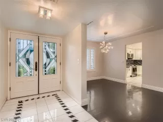 Photo #5: 2478225 Listing