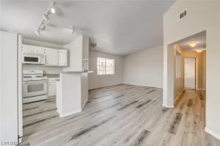 Photo #5: 2478232 Listing 