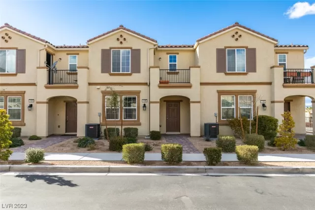 MLS: 2478301 Condo For Sale